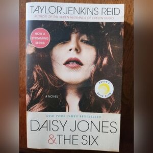 Daisy Jones and the Six paperback